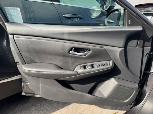 Used 2025 Nissan Sentra SV image 32