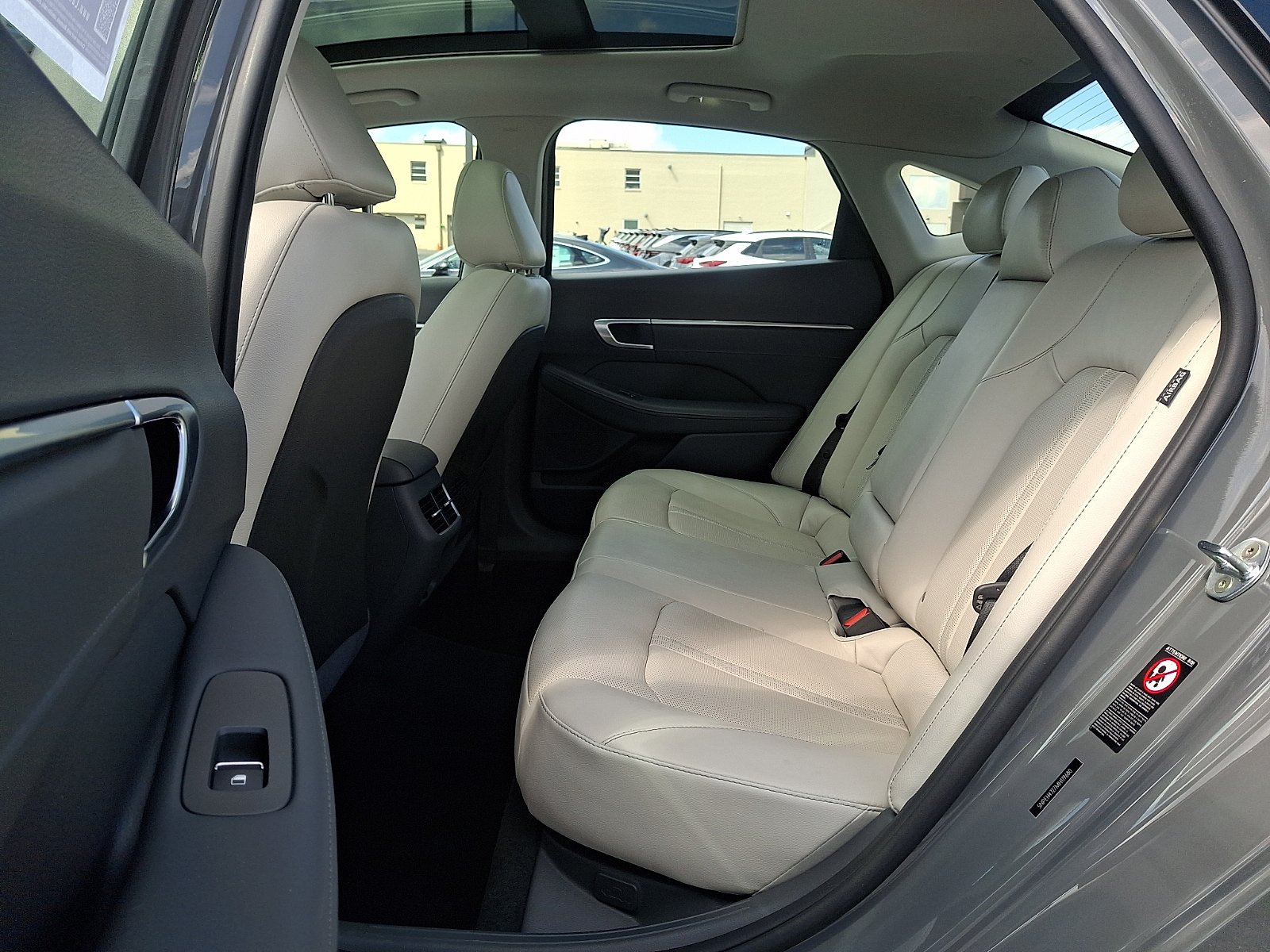 Used 2021 Hyundai Sonata Limited w/ Preferred Accessory Package FWD image 11