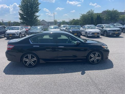 Used 2016 Honda Accord Sport image 10