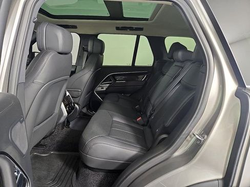 Used 2025 Land Rover Range Rover SE AWD/4WD image 11