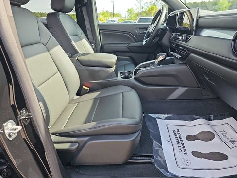 Used 2023 Chevrolet Colorado LT w/ LT Convenience Package III image 10