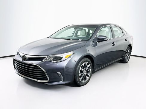 Used 2017 Toyota Avalon XLE Premium FWD image 3