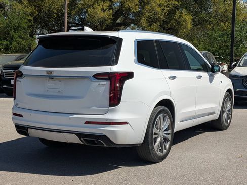 Used 2021 Cadillac XT6 Premium Luxury image 3
