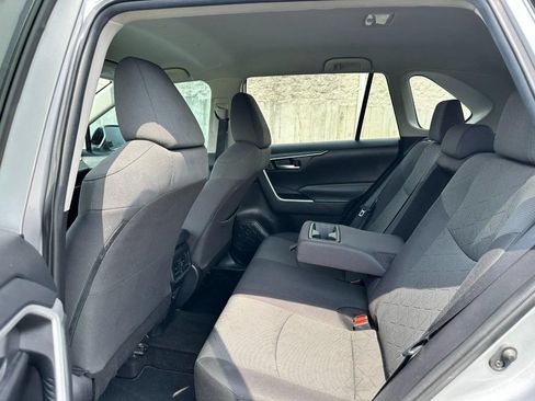 Used 2021 Toyota RAV4 XLE AWD/4WD image 11