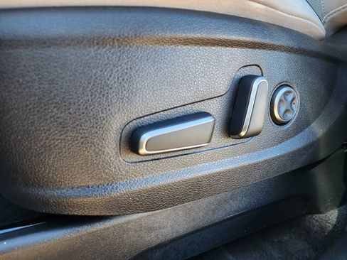 Used 2024 Hyundai Palisade SEL w/ Premium Package image 12