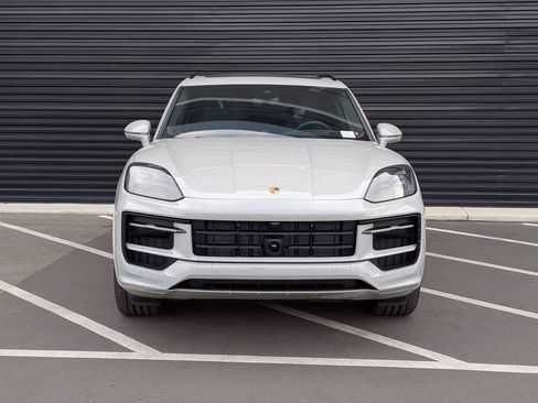 Certified 2025 Porsche Cayenne S AWD/4WD image 10