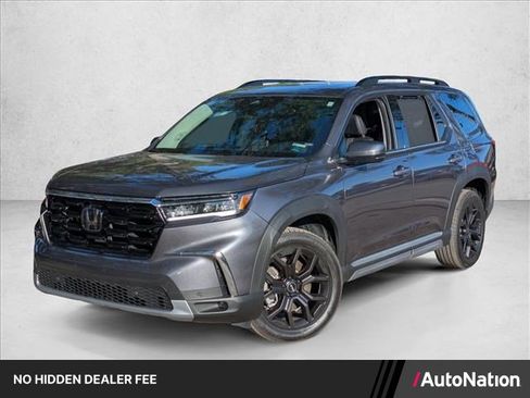 Used 2025 Honda Pilot Touring image 1