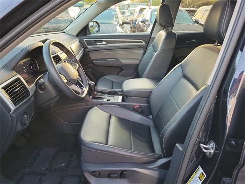 Used 2023 Volkswagen Atlas SE w/ Panoramic Sunroof Package image 14