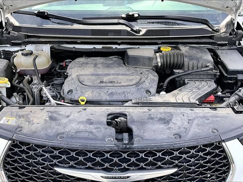 Used 2023 Chrysler Pacifica Limited FWD image 31