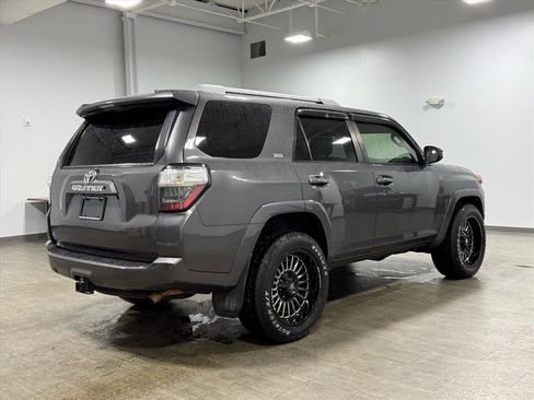Used 2016 Toyota 4Runner SR5 image 4