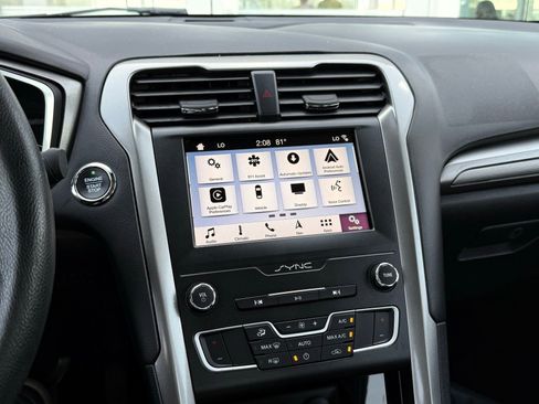 Used 2019 Ford Fusion SE FWD image 31