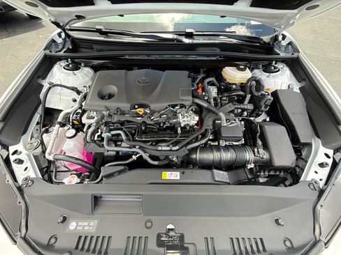New 2026 Toyota Camry Hybrid FWD image 12