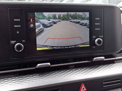 Used 2023 Kia Carnival LX FWD image 17