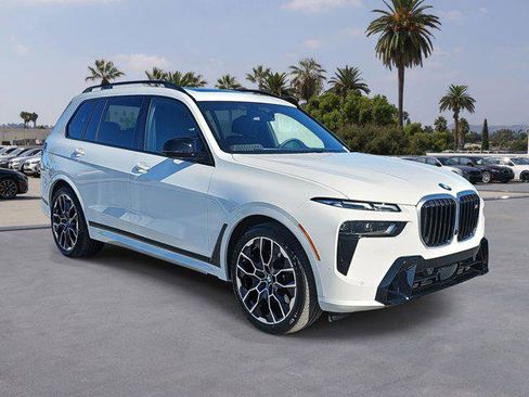 Used 2025 BMW X7 M60i image 3