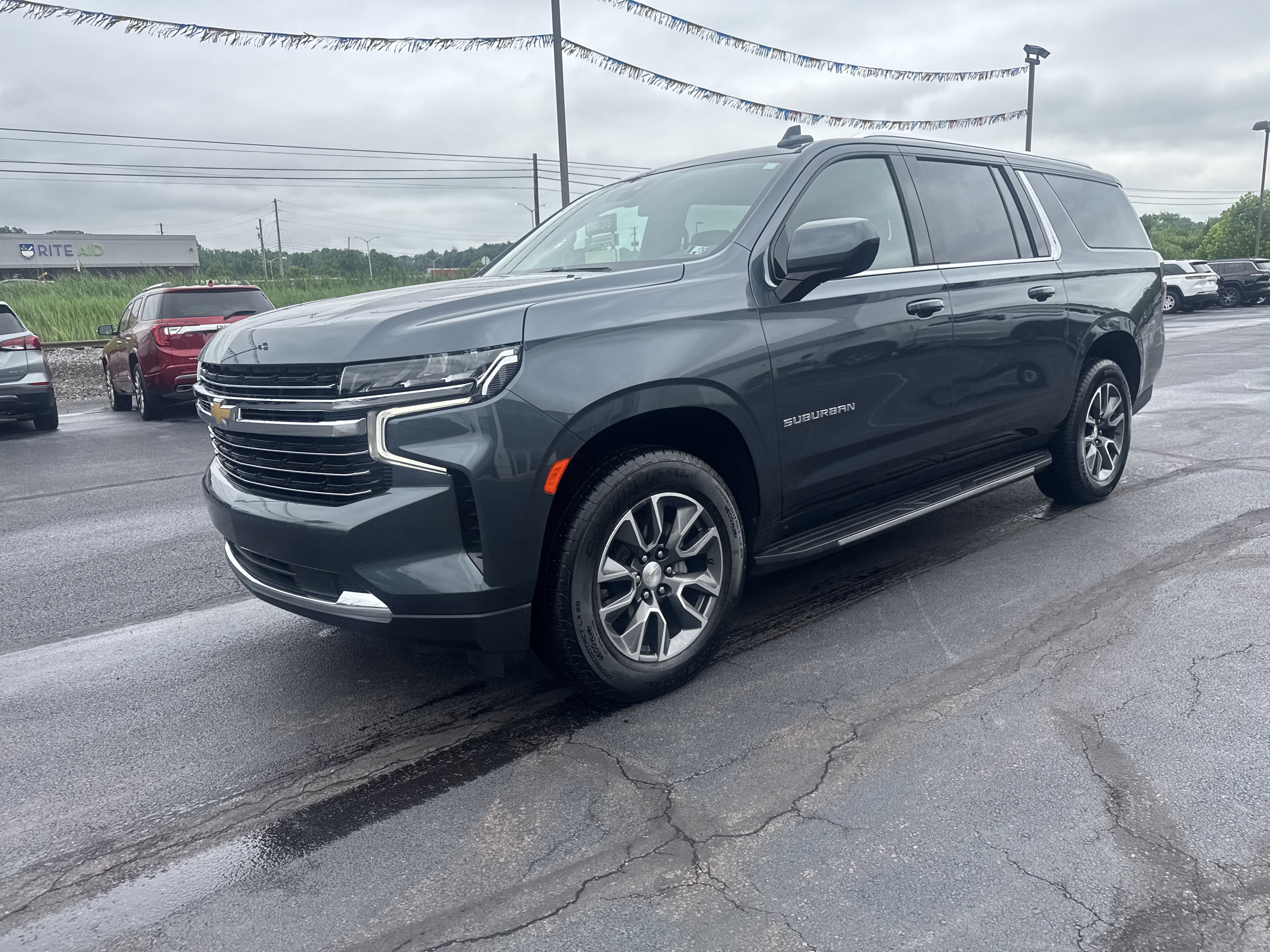 Used 2021 Chevrolet Suburban LT AWD/4WD image 8