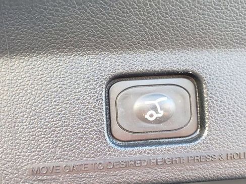 Used 2019 Ford Explorer Limited w/ Ford Safe & Smart Package image 11