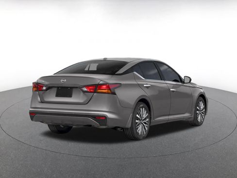 Used 2025 Nissan Altima 2.5 SV FWD image 2