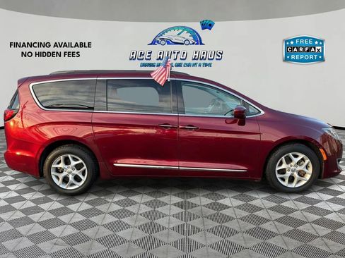 Used 2017 Chrysler Pacifica Touring-L w/ Tire & Wheel Group image 8