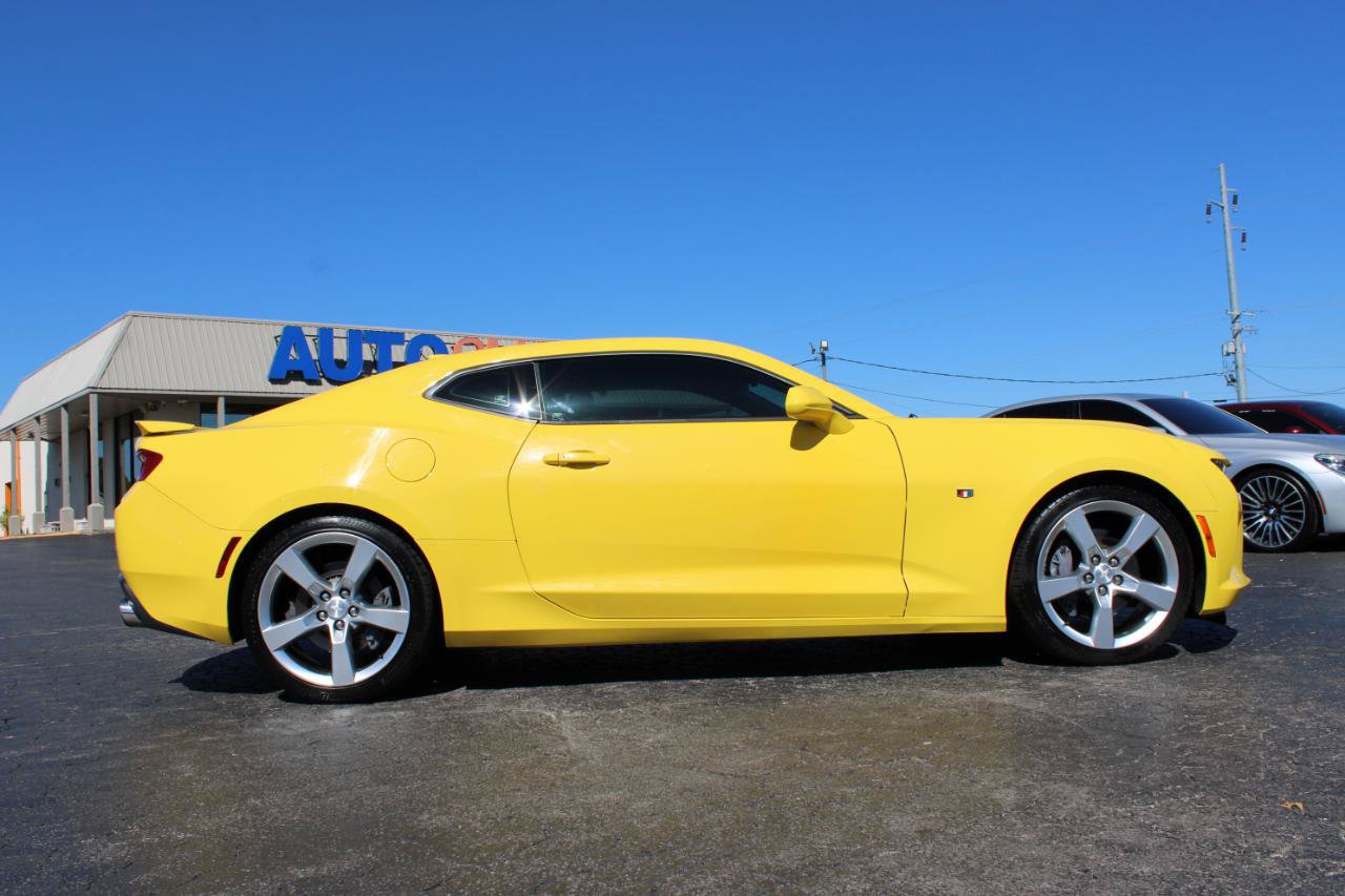 Used 2017 Chevrolet Camaro SS RWD image 3