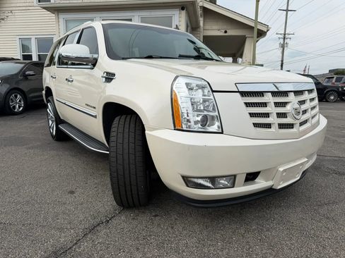 Used 2013 Cadillac Escalade Luxury AWD/4WD image 24