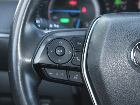 Used 2023 Toyota Venza XLE image 25