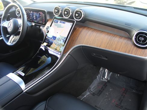 Used 2025 Mercedes-Benz GLC 350e 4MATIC image 24