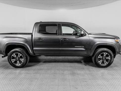 Used 2019 Toyota Tacoma TRD Sport RWD image 9
