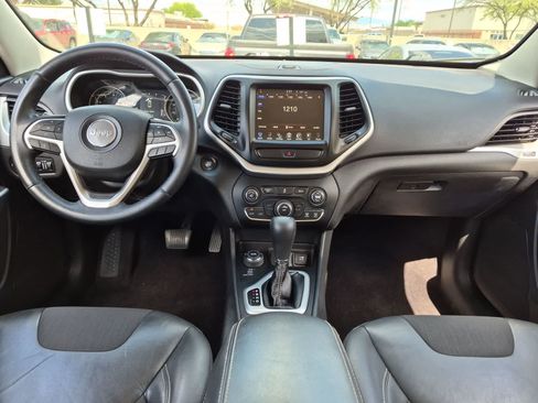 Used 2018 Jeep Cherokee Latitude Plus AWD/4WD image 15