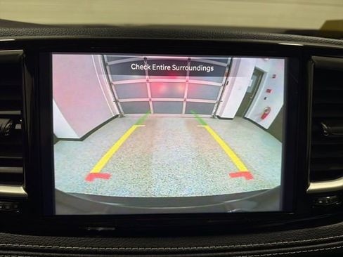 Used 2023 Chrysler Pacifica Touring-L image 19