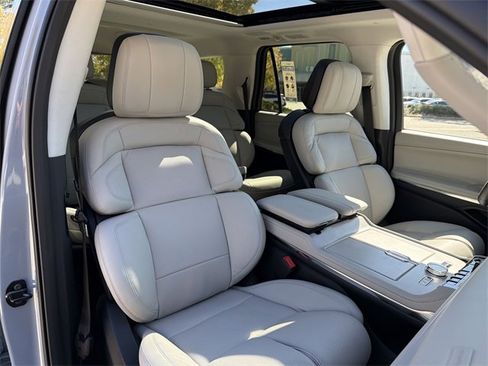New 2025 Lincoln Navigator Reserve image 27