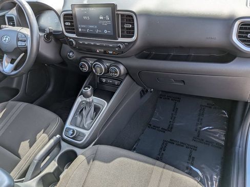 Used 2025 Hyundai Venue SEL FWD image 31