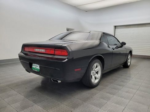 Used 2013 Dodge Challenger SXT image 9