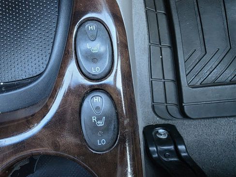 Used 2006 Toyota Sequoia SR5 image 18