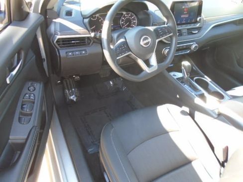 Used 2024 Nissan Altima 2.5 SV FWD image 15