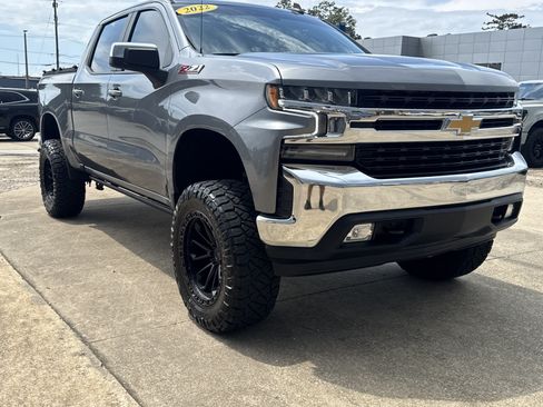 Used 2022 Chevrolet Silverado 1500 LT AWD/4WD image 3
