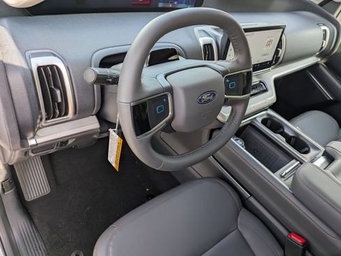 New 2025 Ford Expedition Active image 9