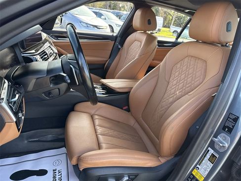 Used 2021 BMW 530i xDrive w/ Convenience Package image 10