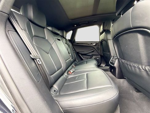 Used 2021 Porsche Macan S image 30
