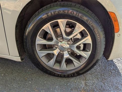 Certified 2021 Chrysler Pacifica Pinnacle image 34