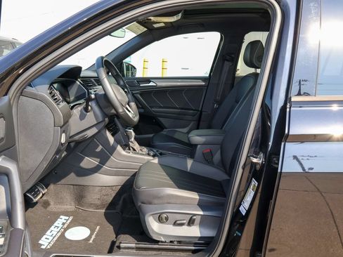 Used 2024 Volkswagen Tiguan SE R-Line AWD/4WD image 12