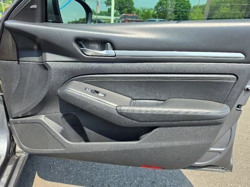 Used 2019 Nissan Altima 2.5 SL FWD image 10