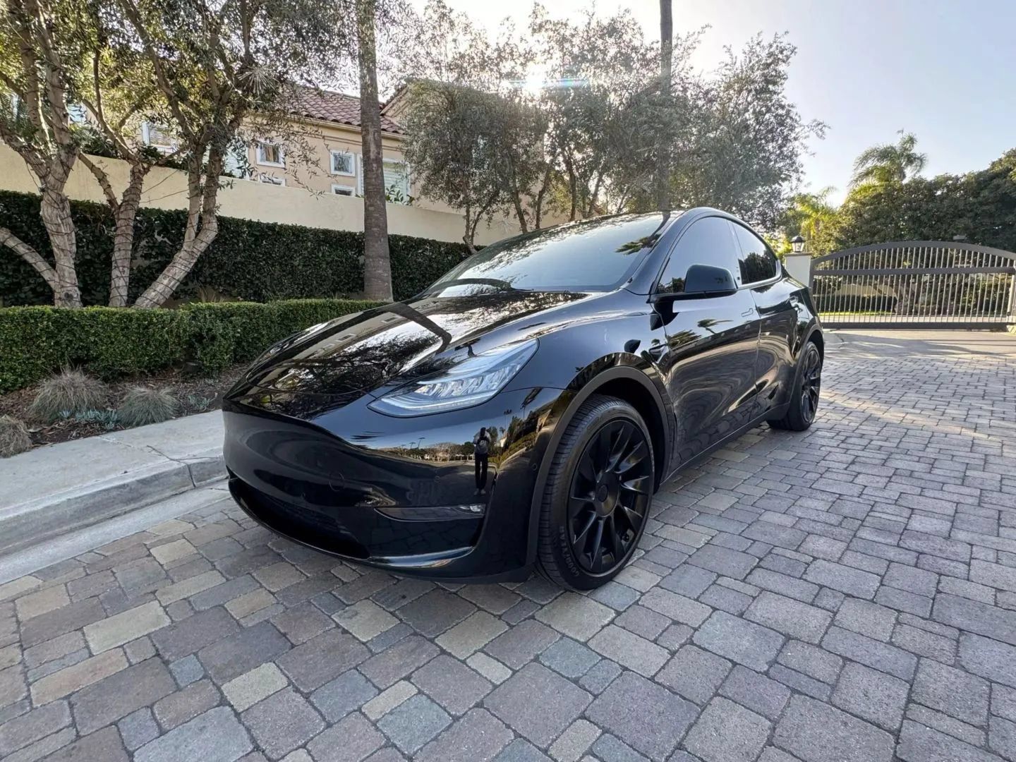 Used 2021 Tesla Model Y Long Range AWD/4WD image 2