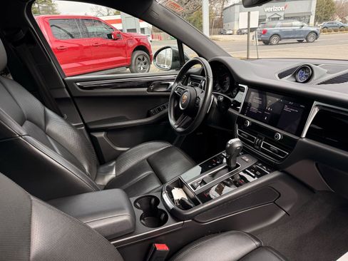 Used 2022 Porsche Macan AWD/4WD image 20
