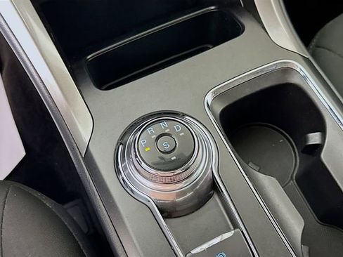 Used 2018 Ford Fusion SE w/ Fusion SE Technology Package image 18