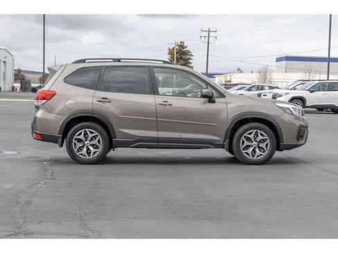 Used 2019 Subaru Forester Premium image 2
