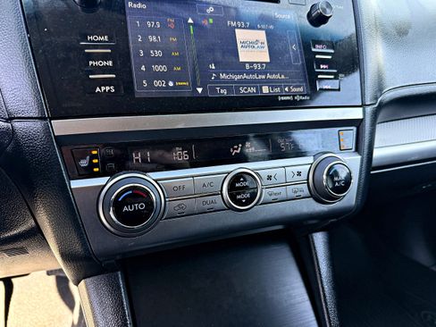 Used 2017 Subaru Outback 2.5i Premium image 17