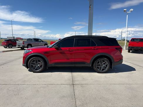 Used 2025 Ford Explorer ST AWD/4WD image 2