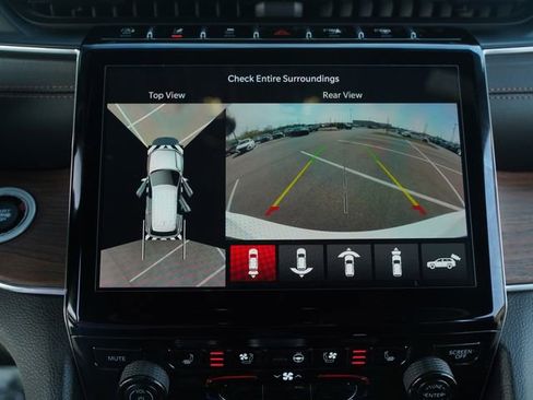 Used 2023 Jeep Grand Cherokee L Summit w/ Luxury Tech Group V image 30