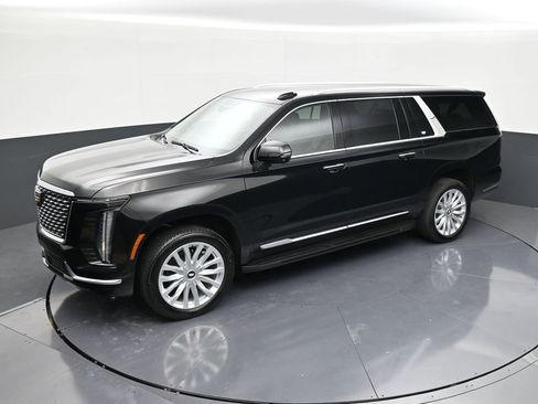 Certified 2025 Cadillac Escalade ESV Luxury RWD image 12
