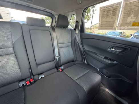 Used 2025 Nissan Rogue SV image 39